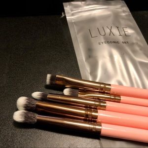 NWT Luxie Eyeconic Brush Set